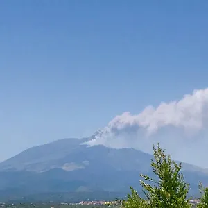 La Finestra Sull'etna , Motta SantʼAnastasia Włochy